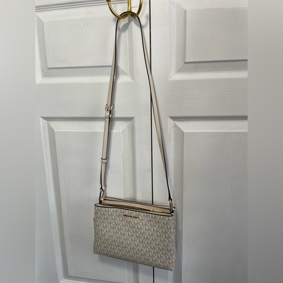 Michael Kors Trisha Leather crossbody - Picture 1 of 9
